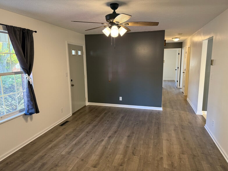 Building Photo - 597 Bluebird Dr