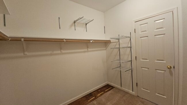 Building Photo - 5012 Crest Dr