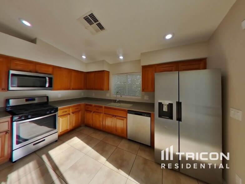 Building Photo - 9220 Candilela Ct