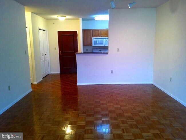 Building Photo - 7111 Woodmont Ave