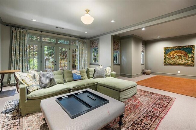 Building Photo - 5000 Long Island Dr