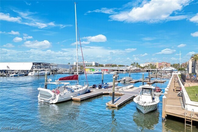 Building Photo - 800 River Point Dr