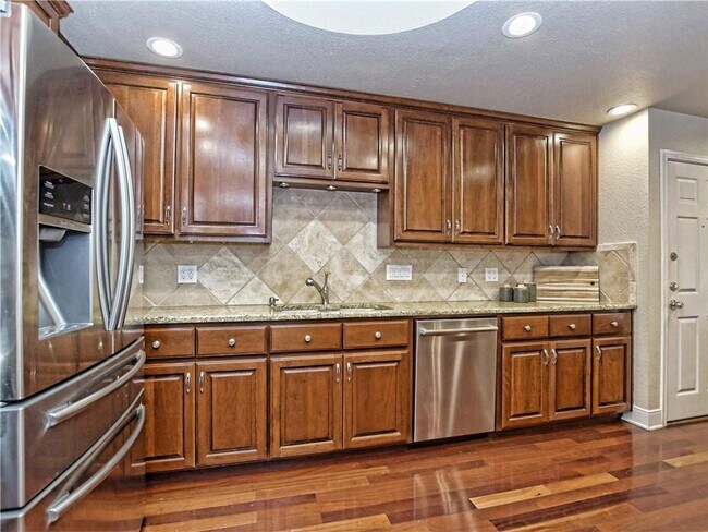 Building Photo - 8123 Forest Mesa Dr