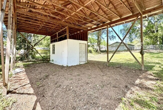 Building Photo - 508 Willow Dr