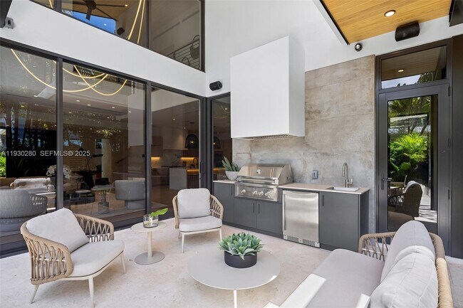 Building Photo - 4024 Bonita Ave