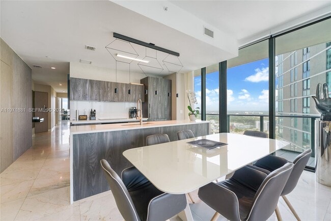 Building Photo - 480 NE 31st St