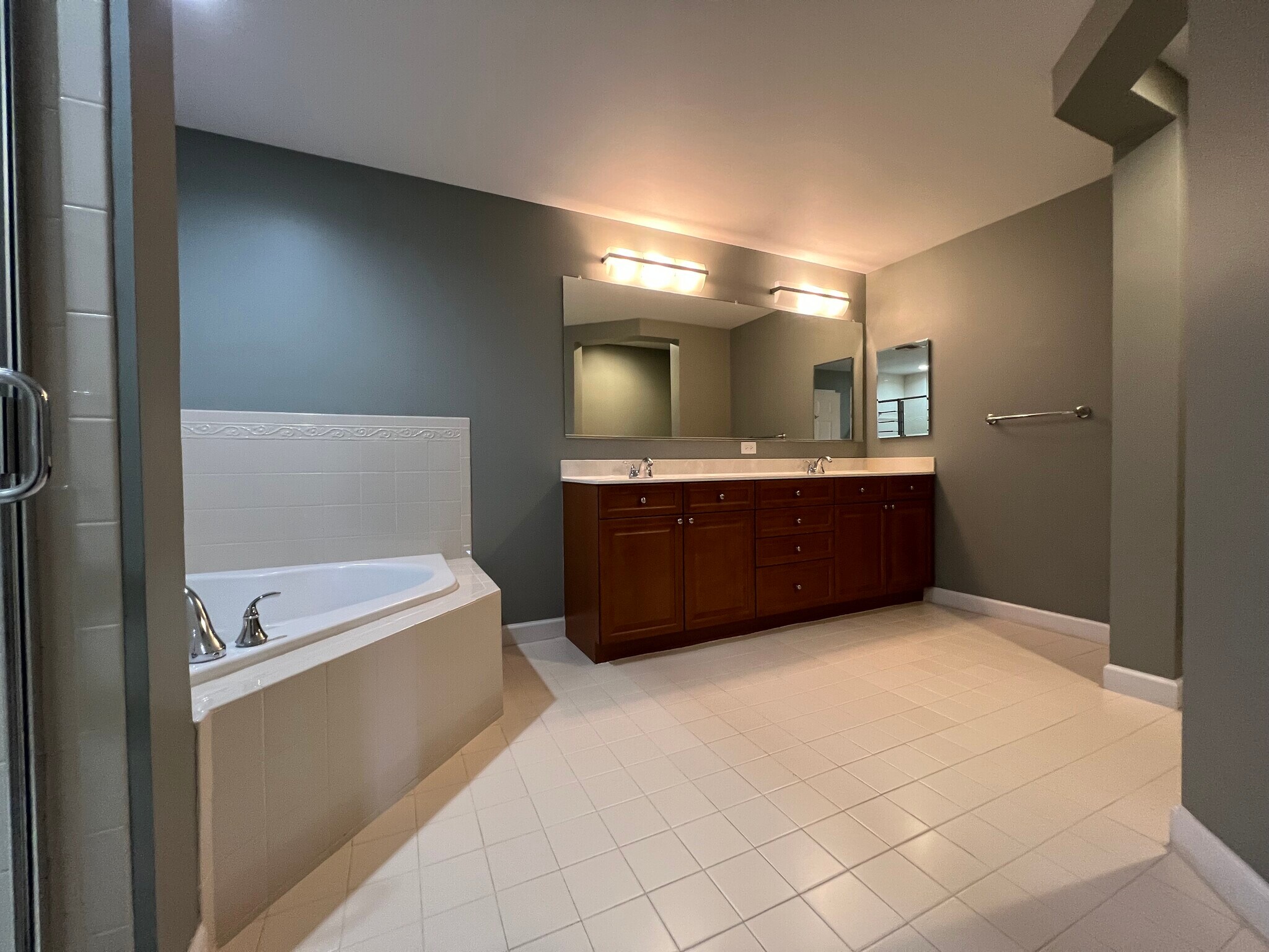 Primary Bathroom - 4940 Old Main St