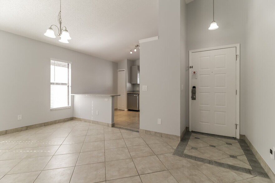 Building Photo - 9782 Piney Point Cir