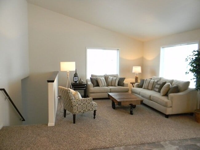 Building Photo - 3 bedroom Twin home