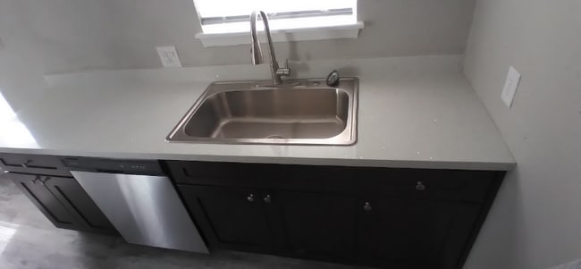 Building Photo - 407 Edwards St