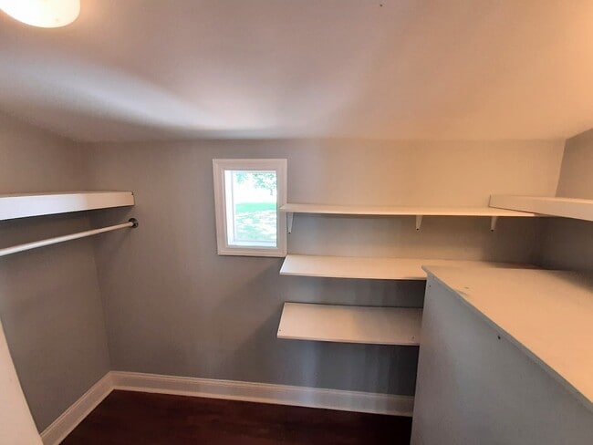 Building Photo - 104 N Cedar St