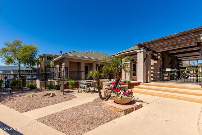 Building Photo - 5345 E Van Buren St