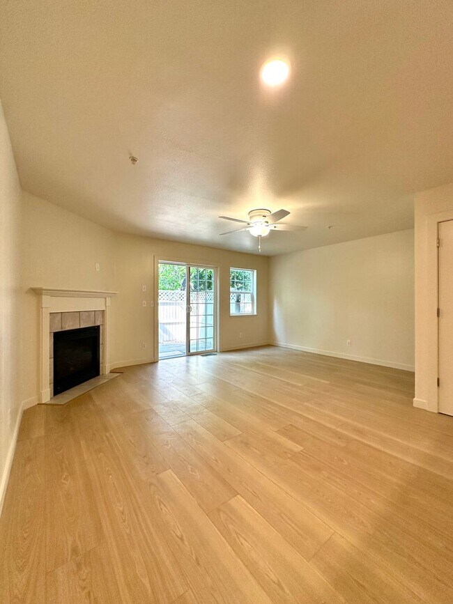 Building Photo - 1980 NE Zachary Ct