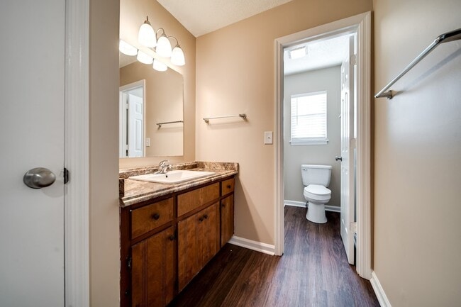 Building Photo - 1184 Meadowview Dr