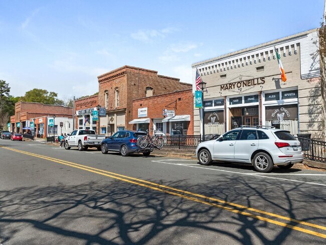 Building Photo - Cutters Spring-Providence Park!