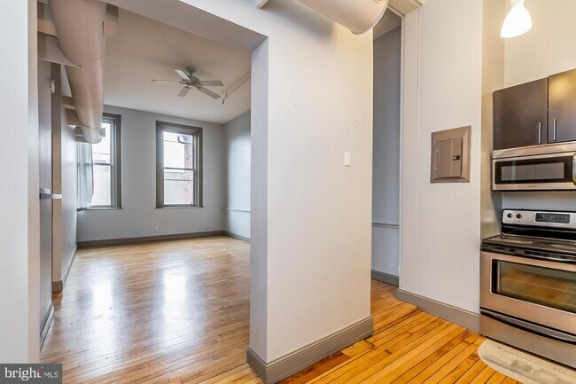 Building Photo - 511 S Bond St