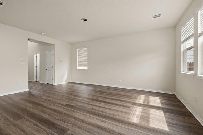 Building Photo - 129 Greenway Ln