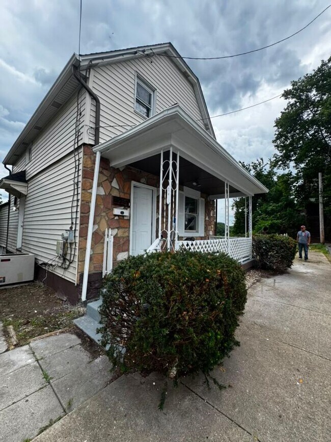 Building Photo - Comfortable 3BR Home in Munhall