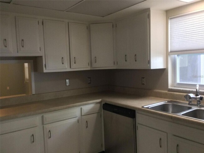 Building Photo - 10568 Dixon Dr