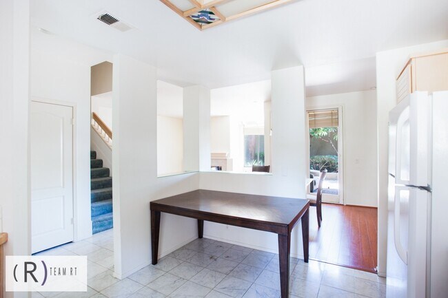 Building Photo - Fully Furnished 3be/3ba Home in Desirable ...