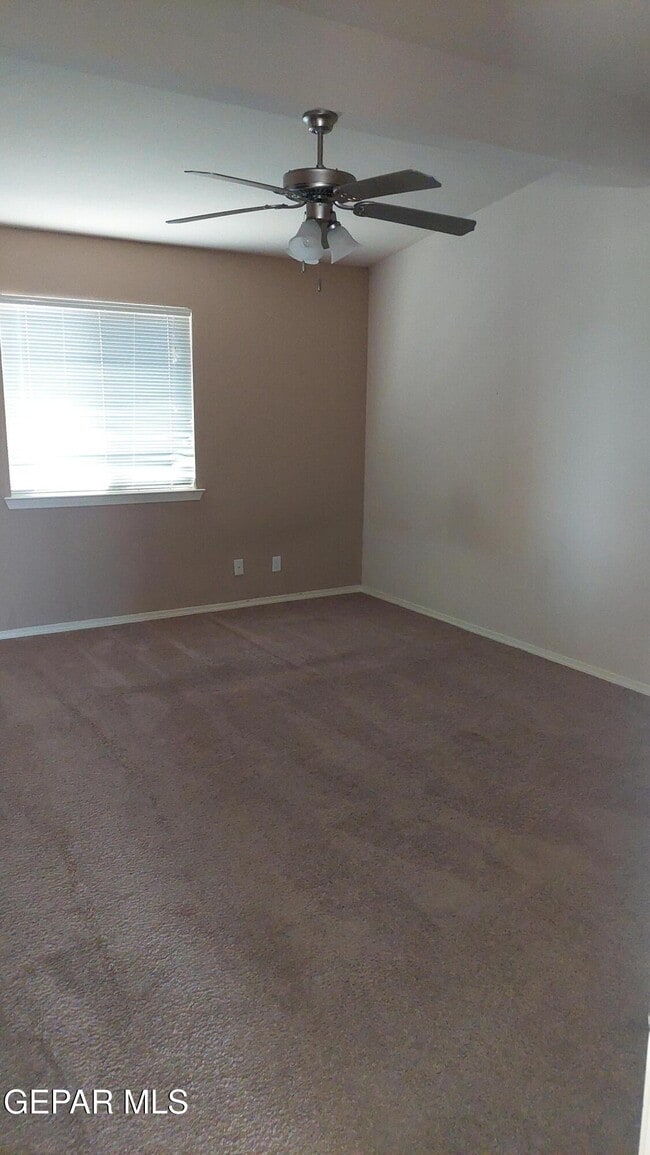 Building Photo - 14235 Russ Leach Ave