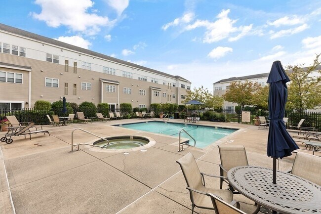 Building Photo - 211 Central St