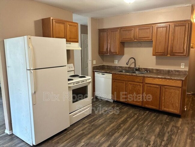 Building Photo - 2609 Fairport Ave