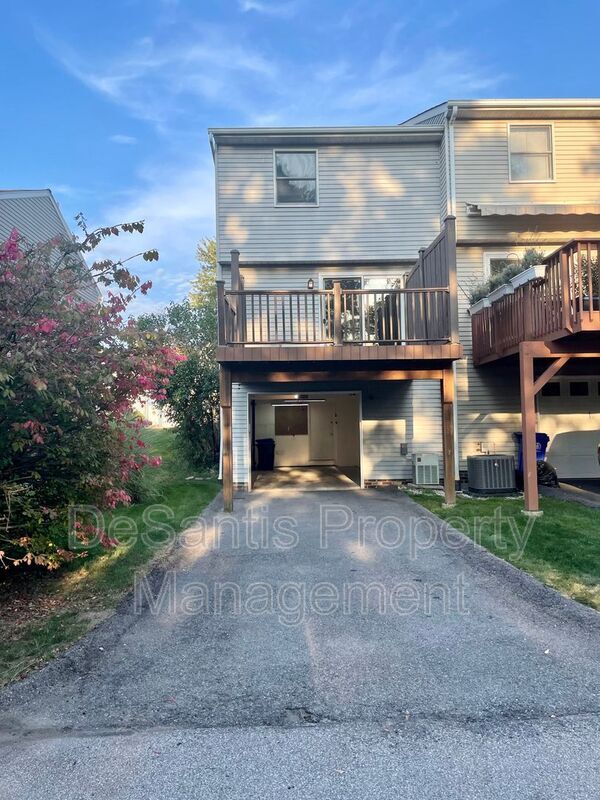 Building Photo - 925 Elm Ct