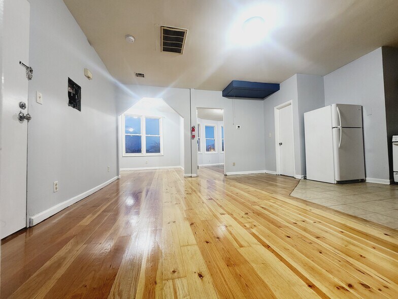 Unit 3 - 565 Ocean Ave