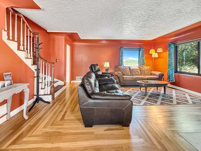 Building Photo - 1430 W Hendrickson Rd