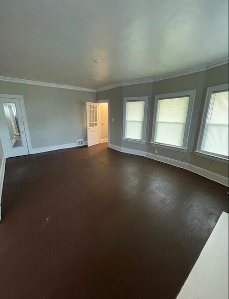 Building Photo - 3736 E 153rd St