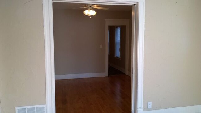 Building Photo - Recently Updated 2 Bedroom Riverwest Duplex!