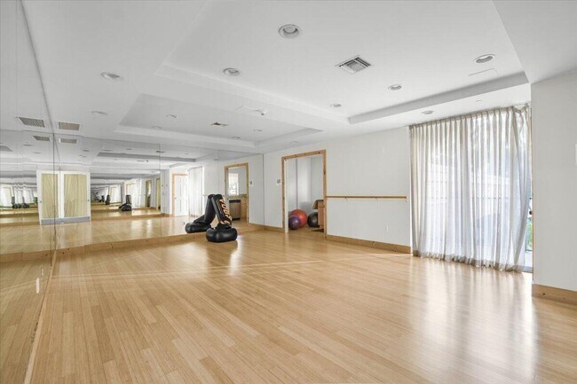 Building Photo - 520 SE 5 Ave