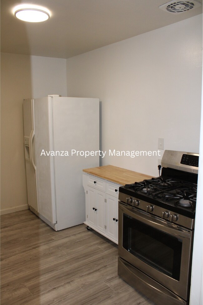 Building Photo - Fresno Mayfair District - 4 Bedroom Home  1 Year Lease