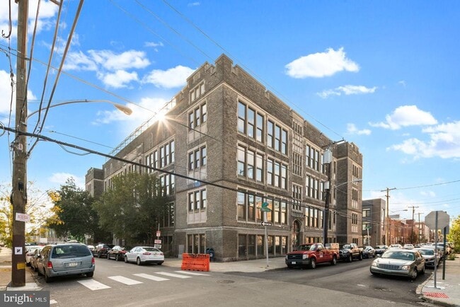 Building Photo - 1300 S 19th St