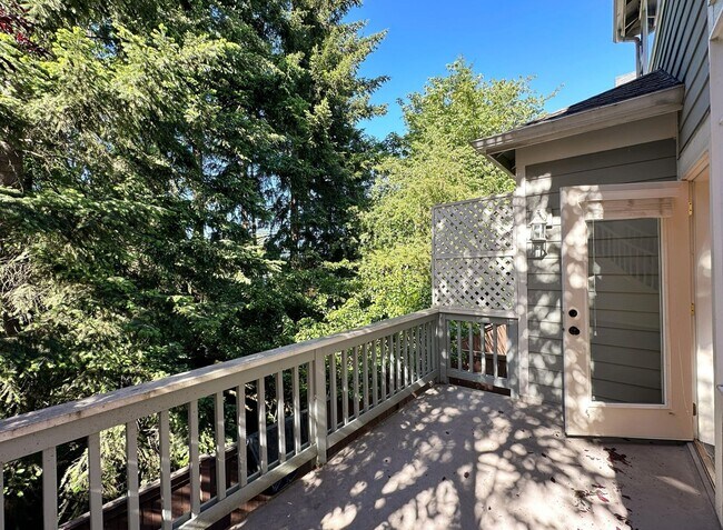 Building Photo - 3Bd/2.5Ba Kirkland House