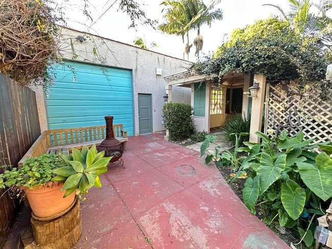 Building Photo - Beautiful Vintage Home with RV Sized Garage and Large Backyard