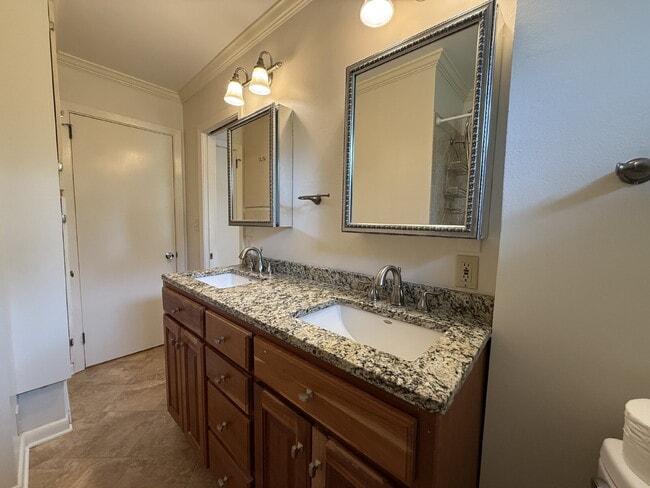 Building Photo - $300 off one month!!!  Modern Comforts with Granite & Hardwood Finishes!" 3 Bedroom 2 bath home.