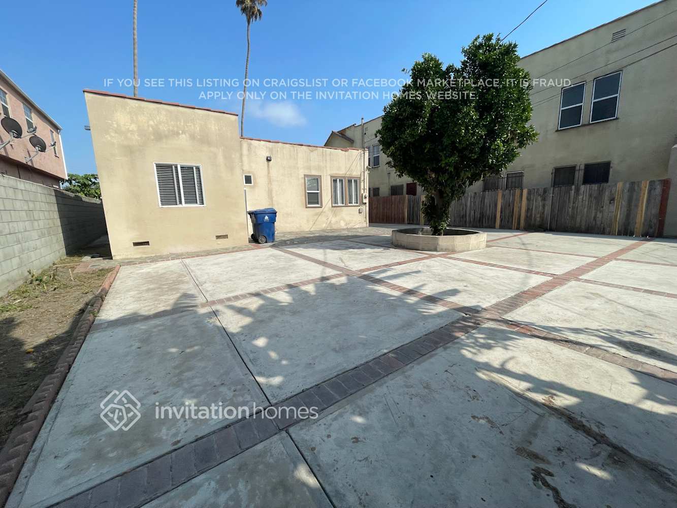 Building Photo - 2627 S Dunsmuir Ave