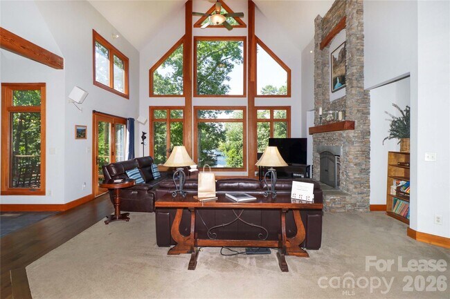 Building Photo - 111 Farmington Ln