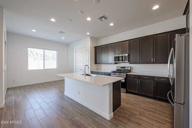 Building Photo - 7606 W Jackrabbit Ln