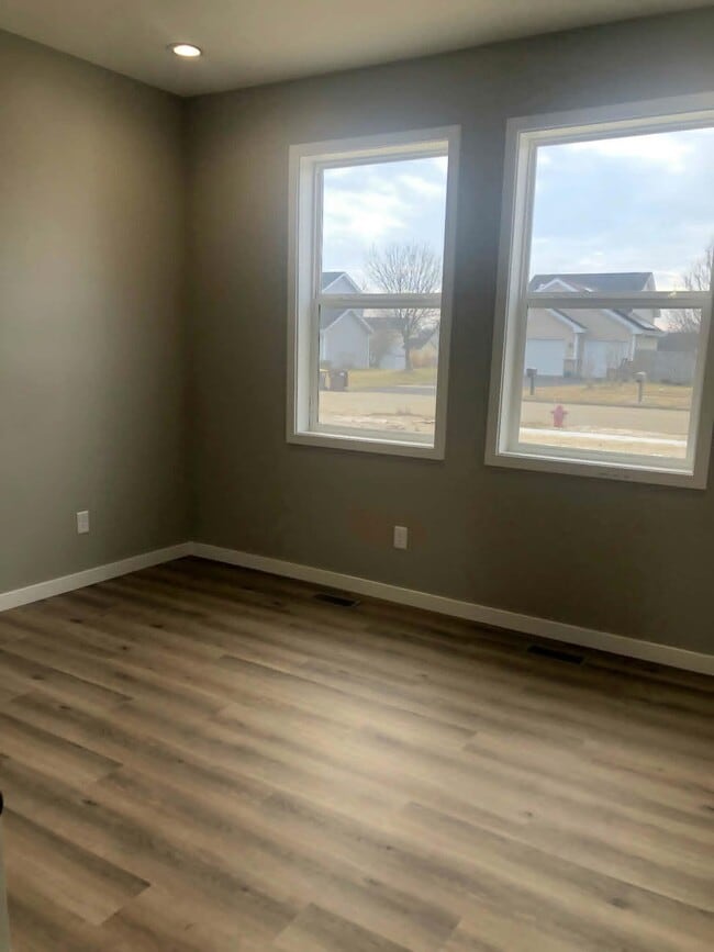 Building Photo - 4153 Fallen Oak Dr