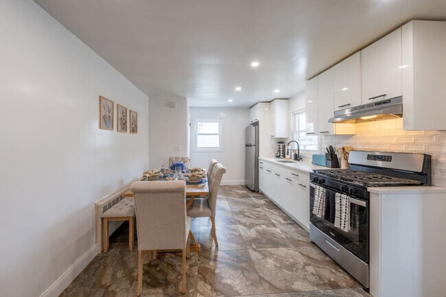 Building Photo - 810 Walnut St