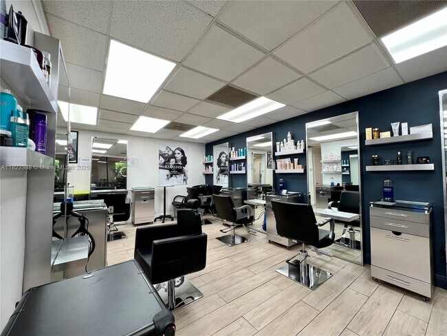 Building Photo - 161 Crandon Blvd