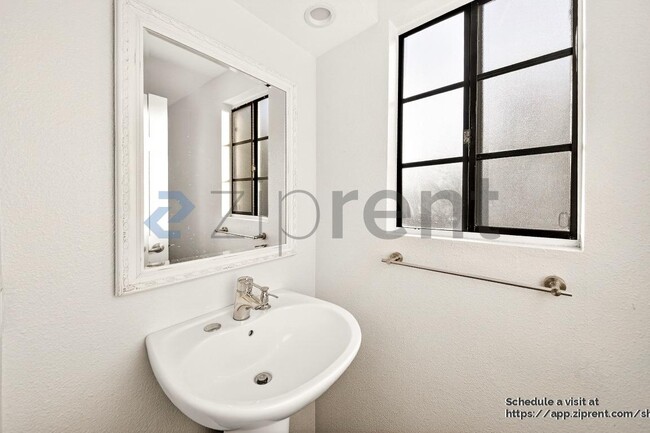 Building Photo - 2021 Carnegie Ln