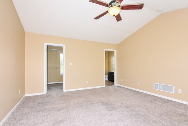 Building Photo - 245 Spring Borough Dr