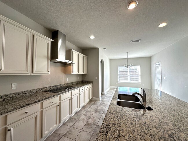 Building Photo - Gorgeous & Spacious