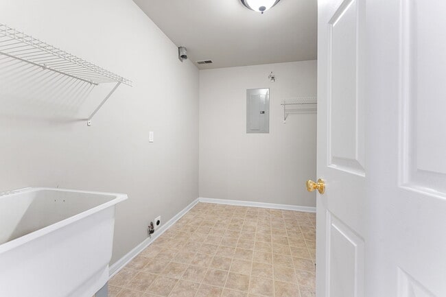 Building Photo - 202 Taddeo Dr
