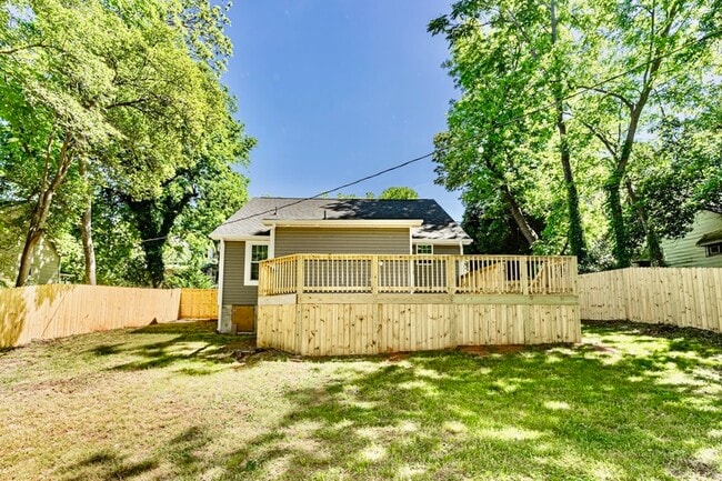 Building Photo - 1218 1st Ave