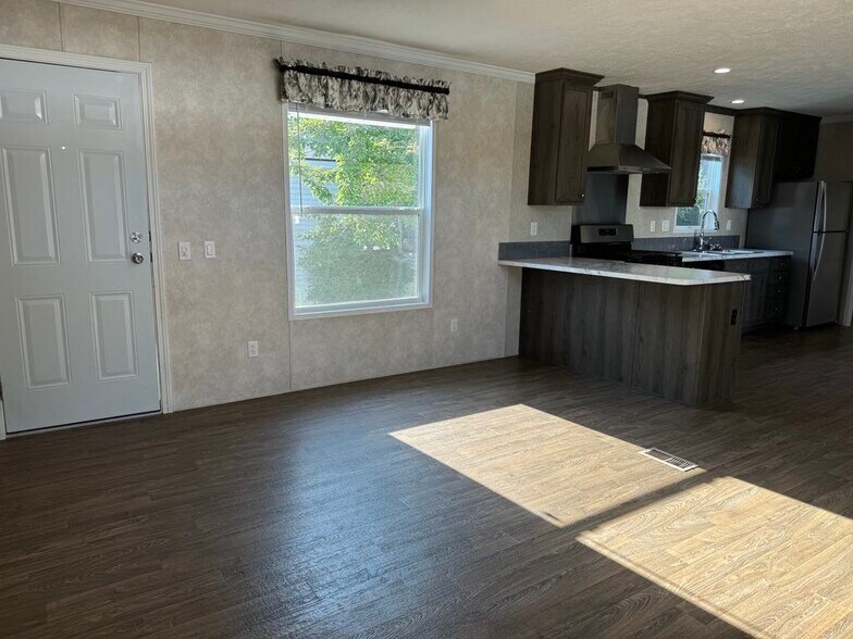 Building Photo - 2042 Marmoor Dr